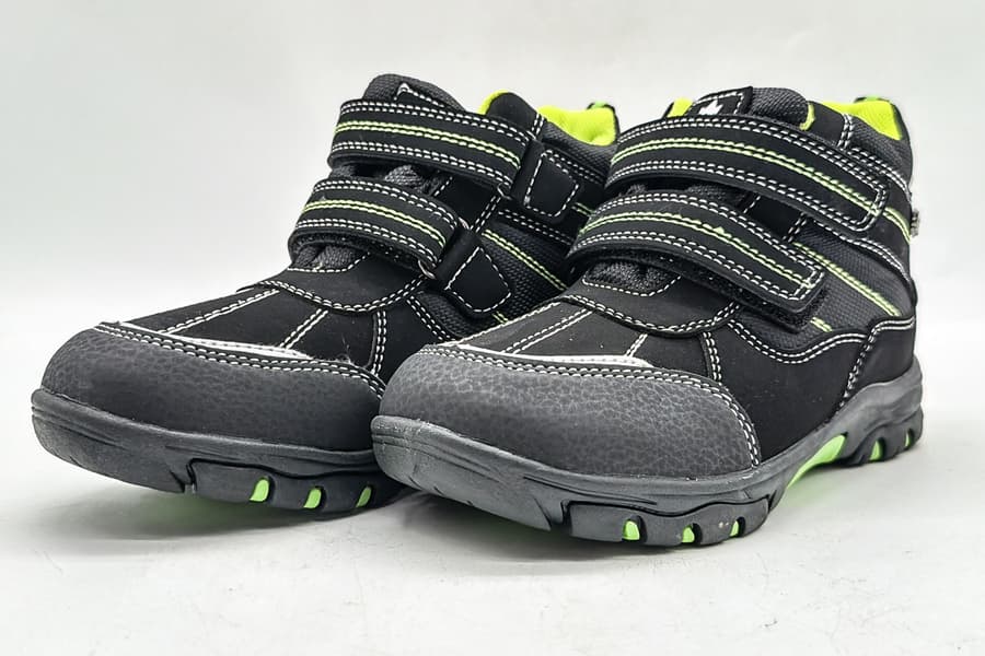 Paar Kinderstiefel Canadians, Gr. 31